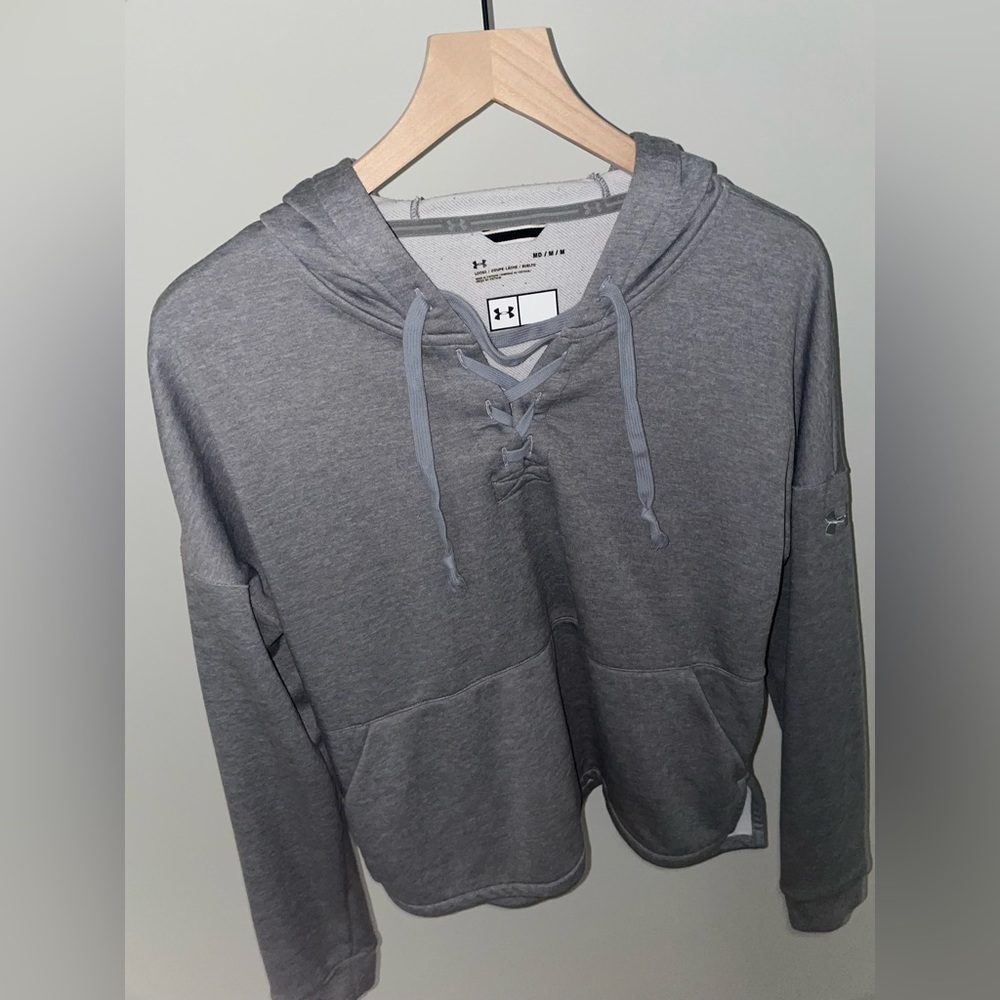 Lose grey Under Armour sweatshirt